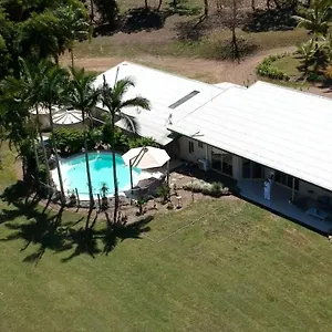 sugarloaf-villa-lush-tropical-whitsunday-retreat.queenslandhotels.net/