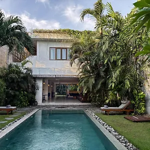 villa-chocolat.hotelsseminyak.net/